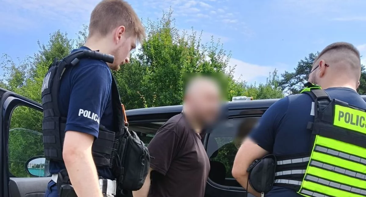 Rajd wokół zbiornika Świętokrzyska. Mężczyzna jeździł autem między przechodniami