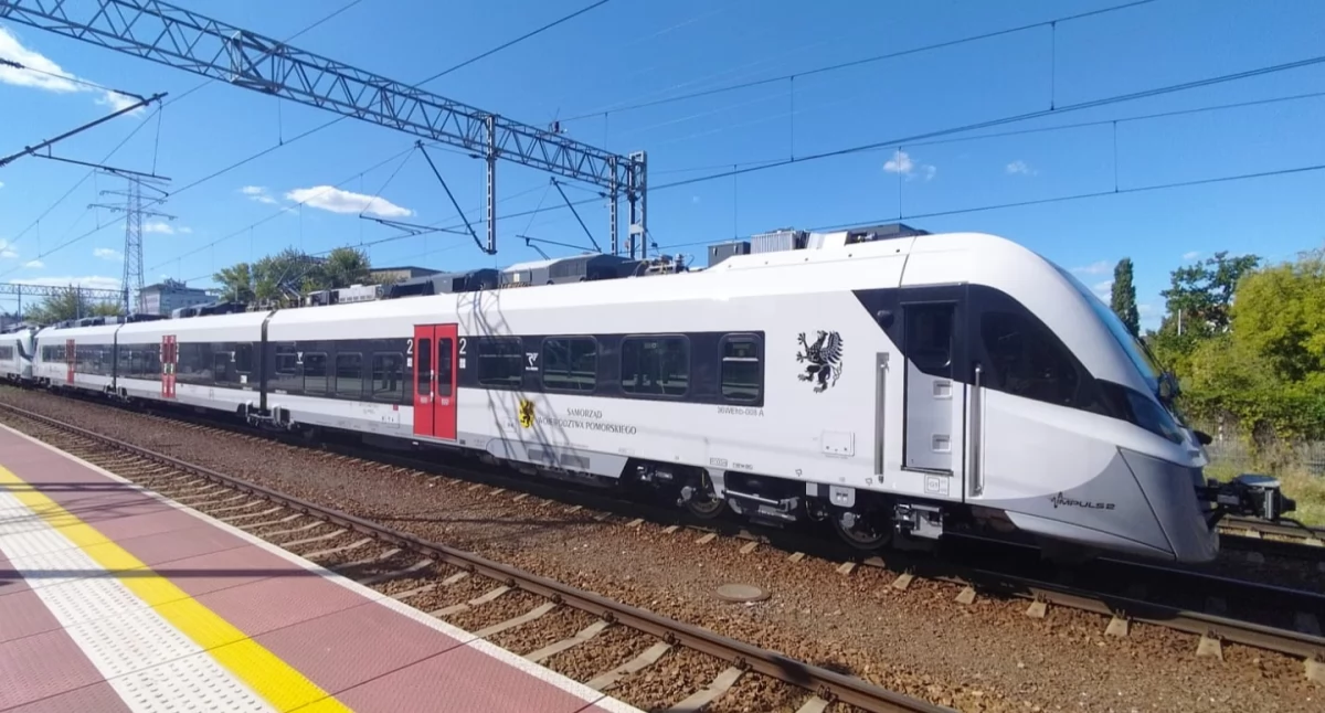 Cztery pociągi hybrydowe już wożą pasażerów PKM